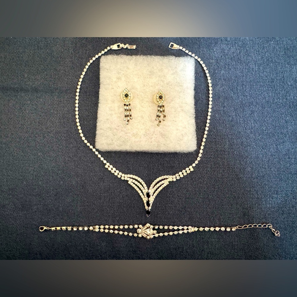 Black and White Crystal Special Occasion Jewelry Set